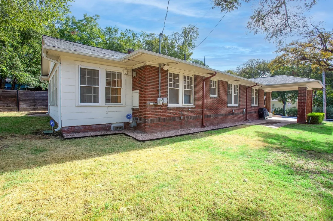 Photo of 3200 Harris Park Ave