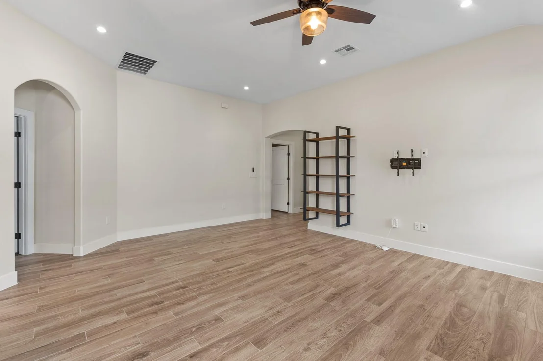 Photo of 303 W Browning ST