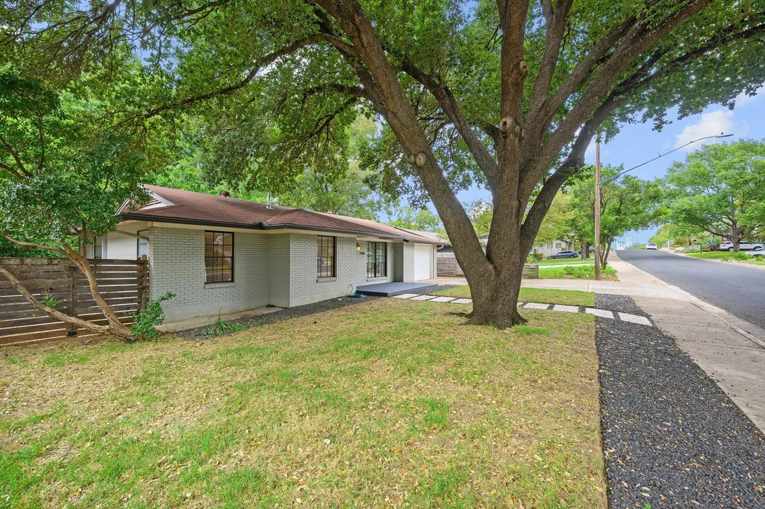 Photo of 2506 East Side DR