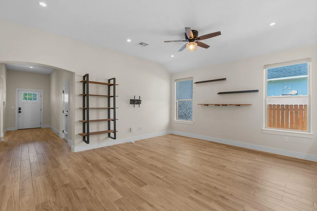 Photo of 303 W Browning ST