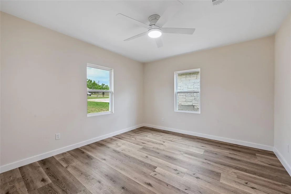 Photo of 409 Bizzy LN