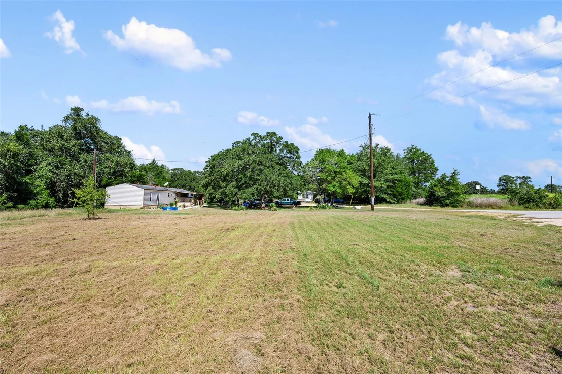 Photo of Unit 1 at 2057 US-290 Highway E