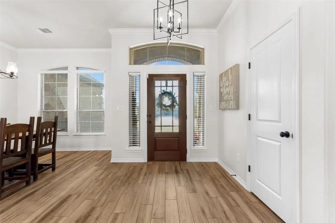 Photo of 812 Eagle Crest CV