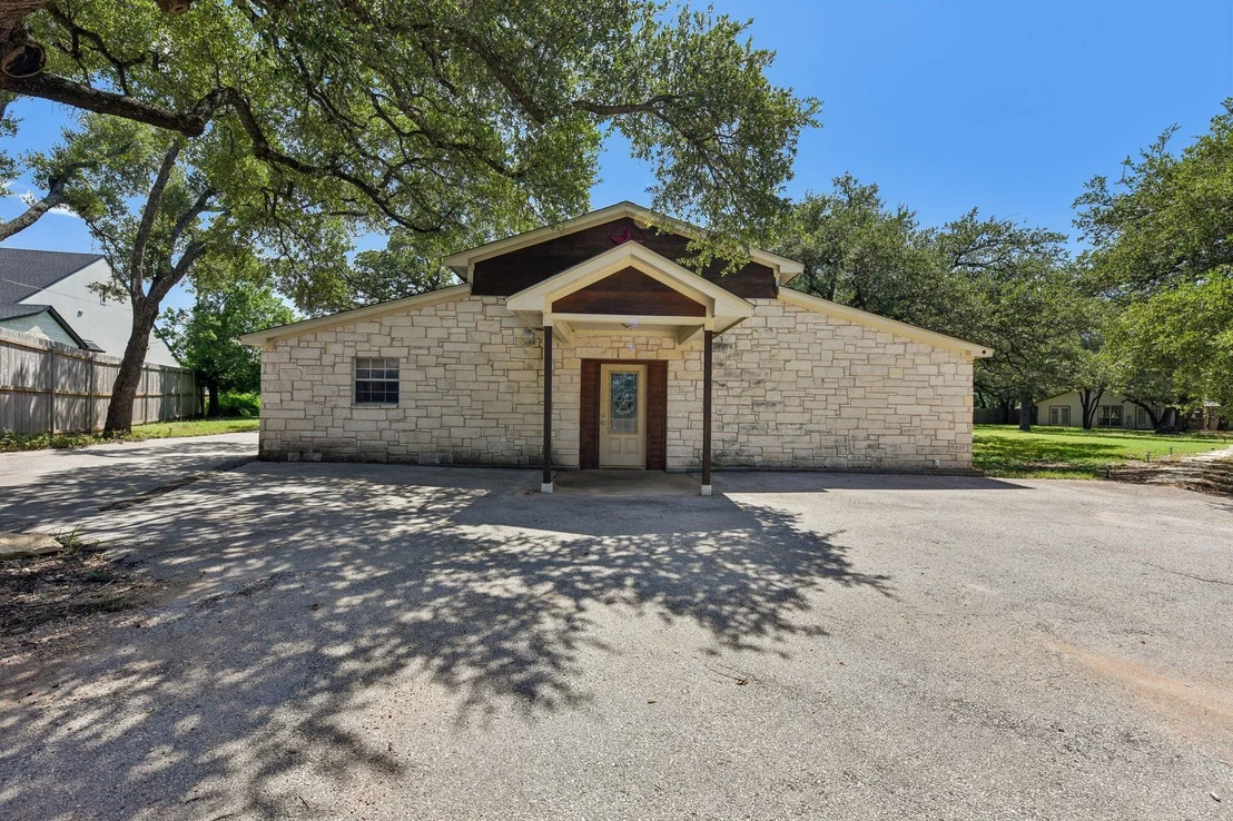 Photo of 1915 Oak Forest DR