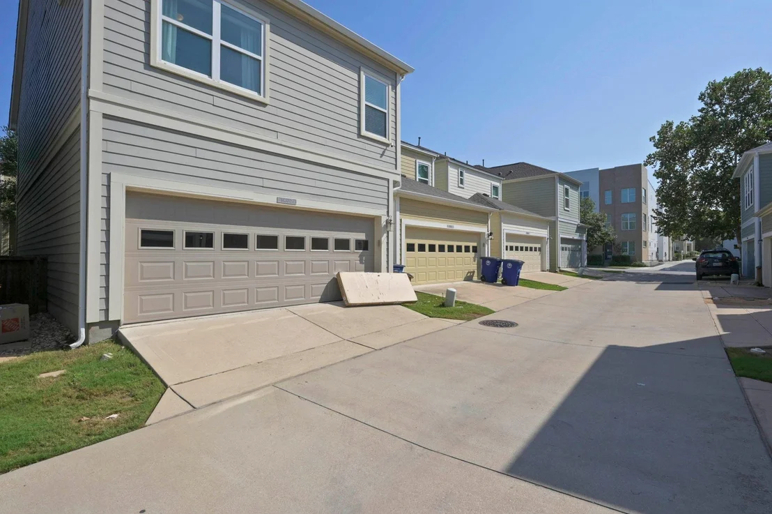Photo of Unit 7 at 3900 Threadgill ST