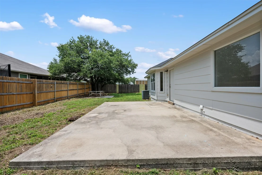 Photo of 104 Live Oak CIR