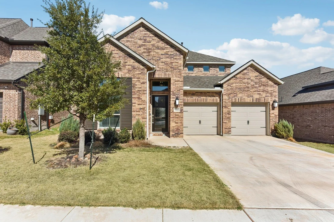 Photo of 225 Ashmore LN