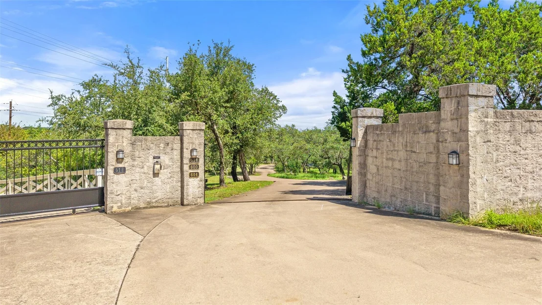 Photo of 604 N River Hills RD