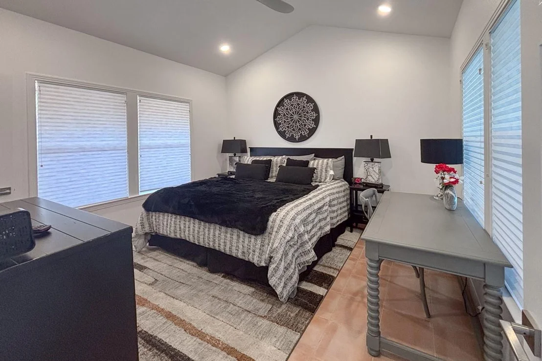 Photo of 2704 Aurora