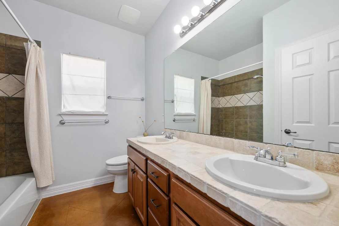 Photo of 531 Leanna Oak LOOP
