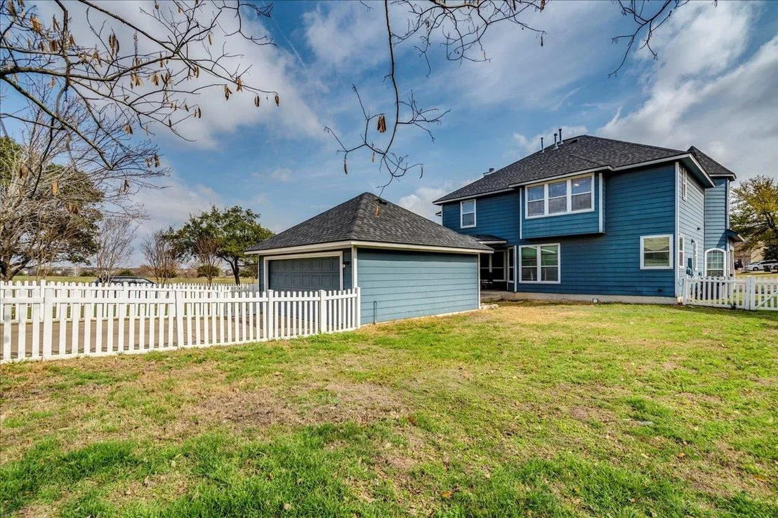 Photo of 1077 Fairway