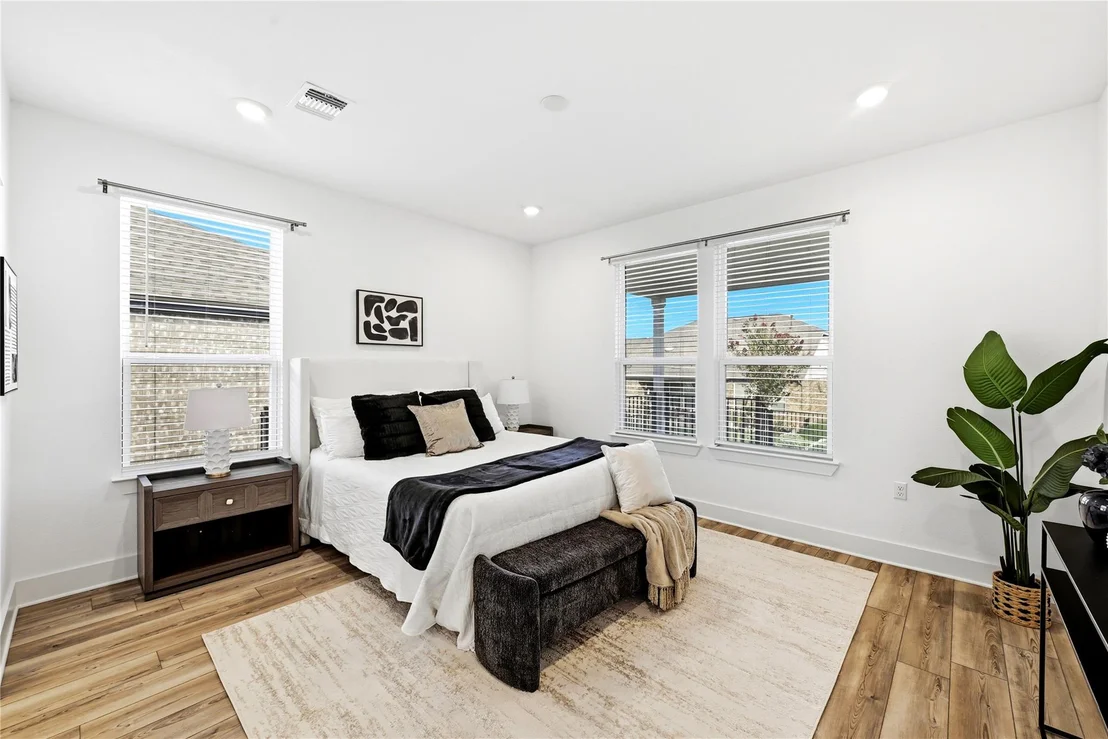 Photo of 702 Kitty Hawk RD