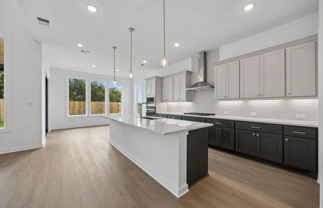 Photo of 16401 Winnie Mae BND