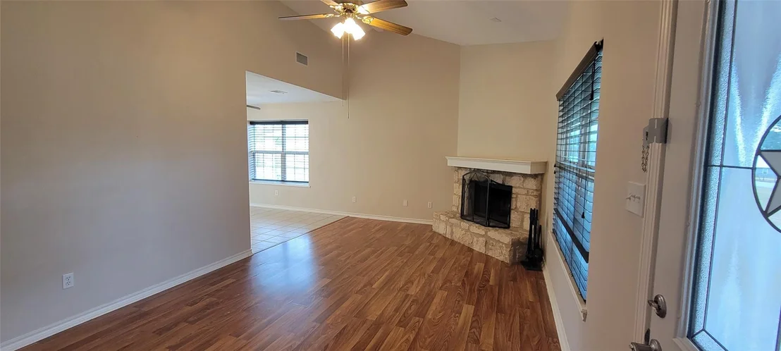 Photo of 195 Cardinal DR