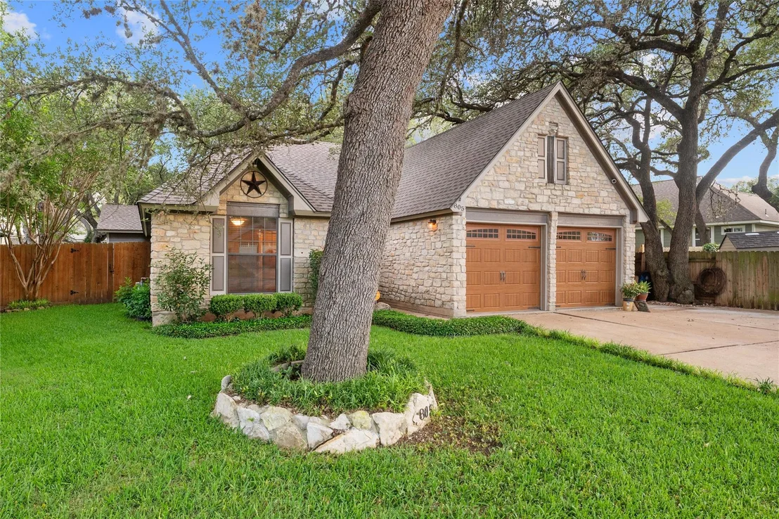 Photo of 805 Angleton CV