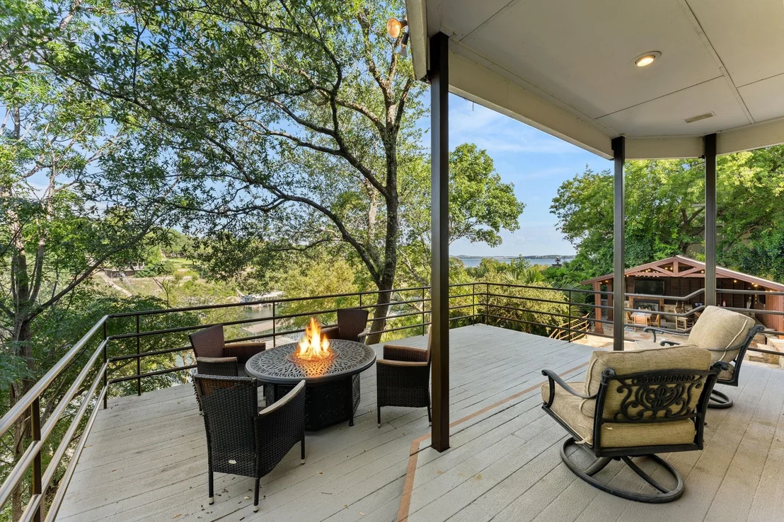 Photo of 15747 Booth CIR
