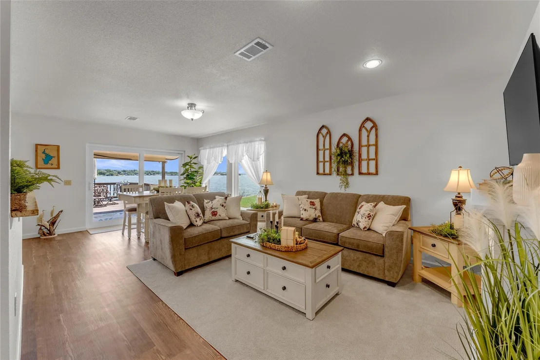 Photo of 386 Lake Loop