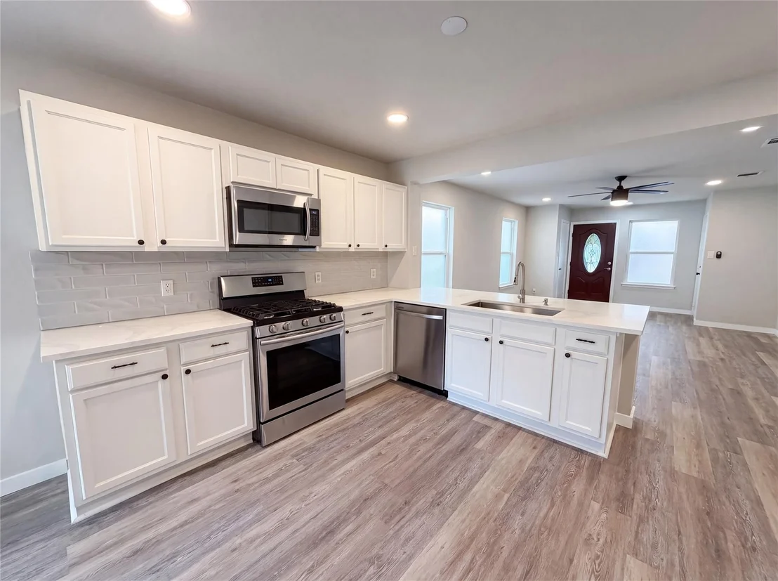 Photo of 1076 Shadow Creek BLVD