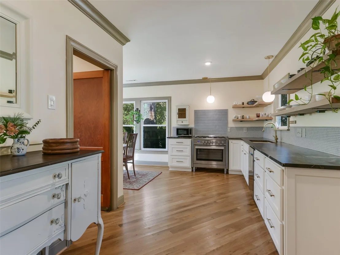 Photo of 1004 N Main ST