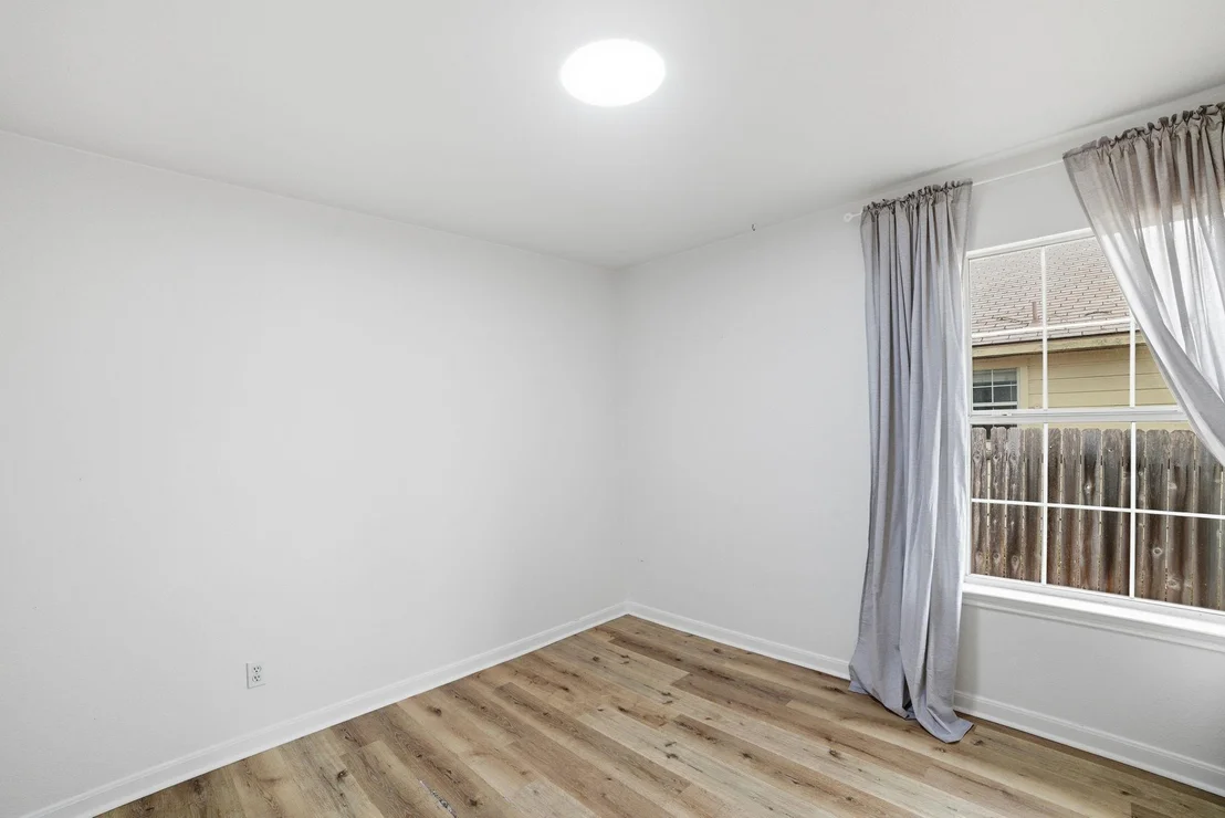 Photo of 104 S Mockingbird CIR