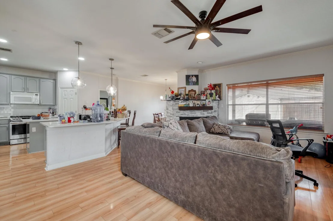 Photo of 402 Split Oak DR