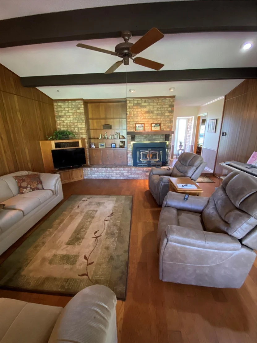 Photo of 140 Oakridge RD