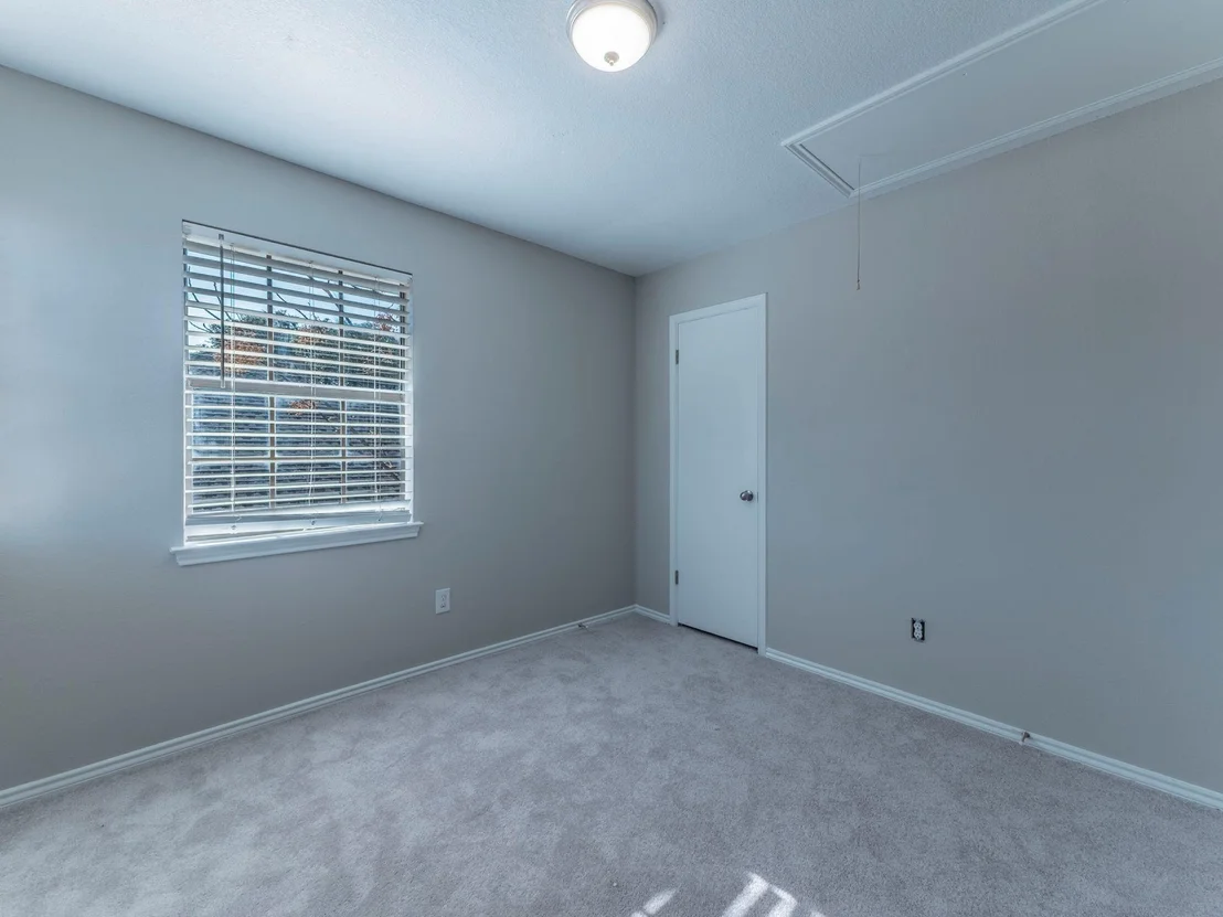 Photo of 1807 Parkwood DR