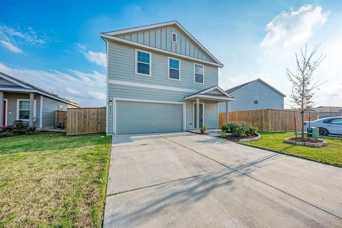 Photo of 817 Circle WAY