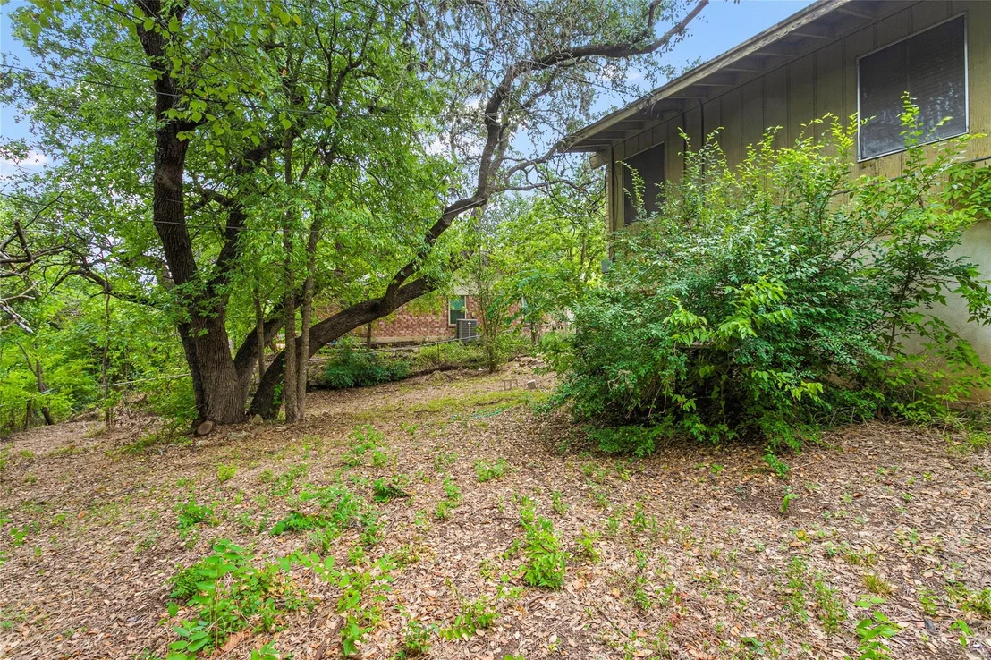 Photo of 1902 Westridge DR