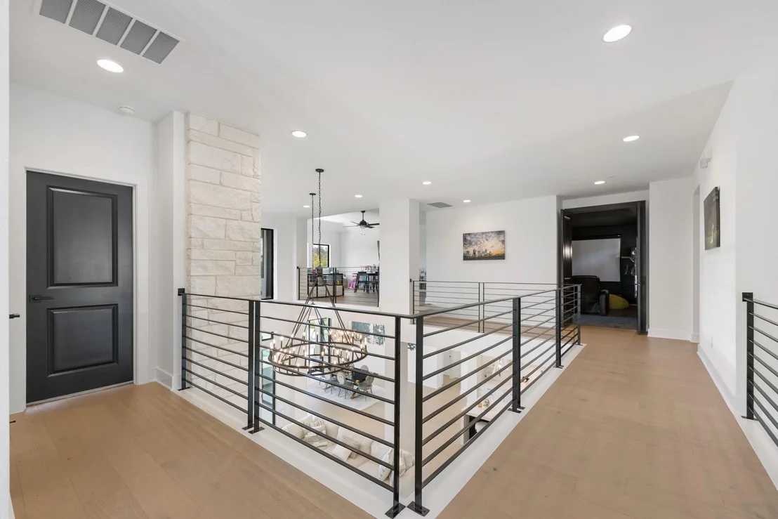 Photo of 16118 Clara Van ST