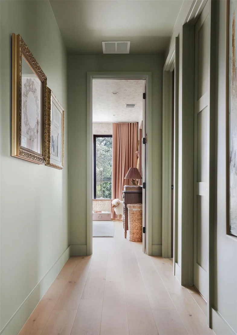 Photo of 800 W James ST