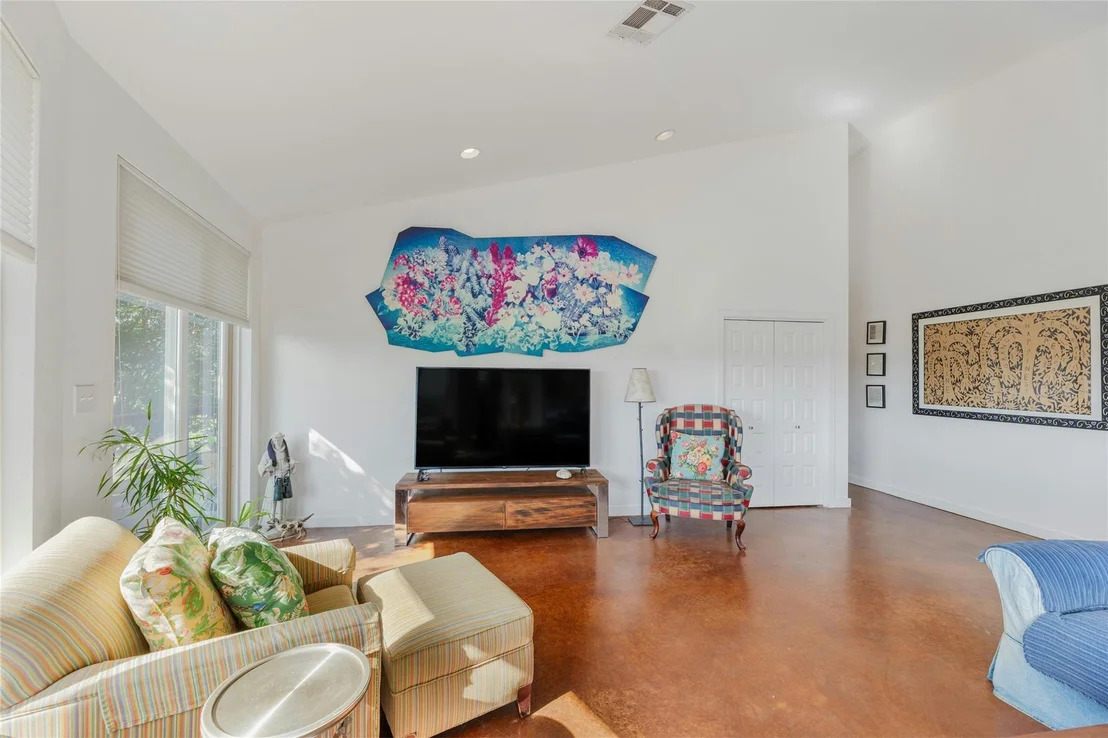 Photo of 15950 Decker Lake RD