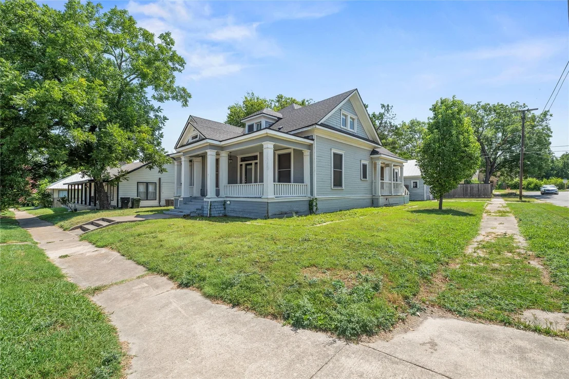 Photo of 803 N 3rd ST