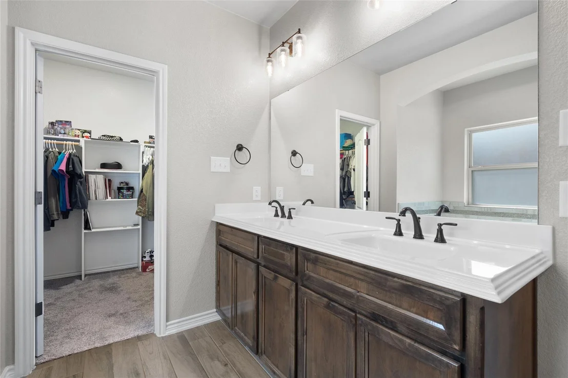 Photo of 5204 La Terraza LN