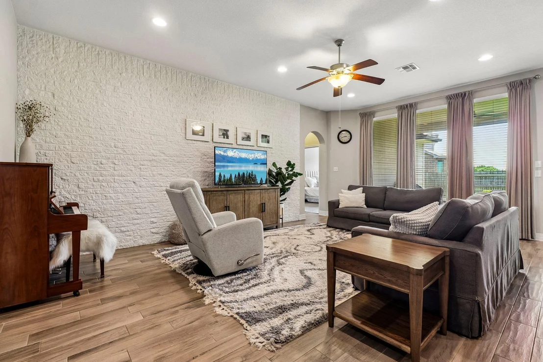 Photo of 3713 Gildas PATH