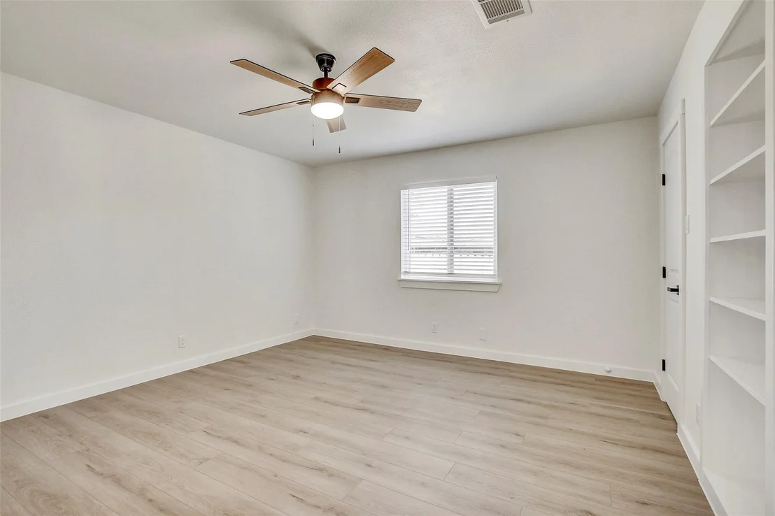 Photo of Unit B at 1402 Valleyridge CIR