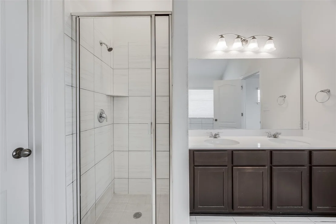 Photo of 5909 Toscana TRCE