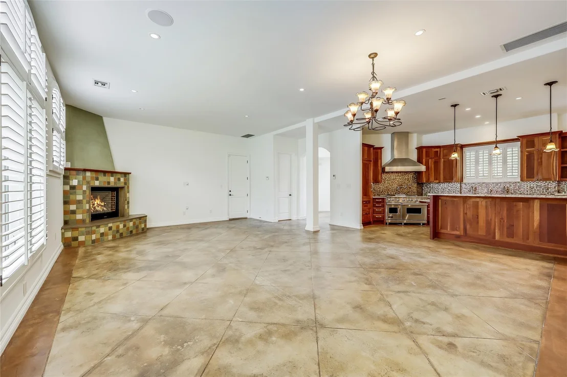 Photo of Unit 33 at 2800 Waymaker WAY