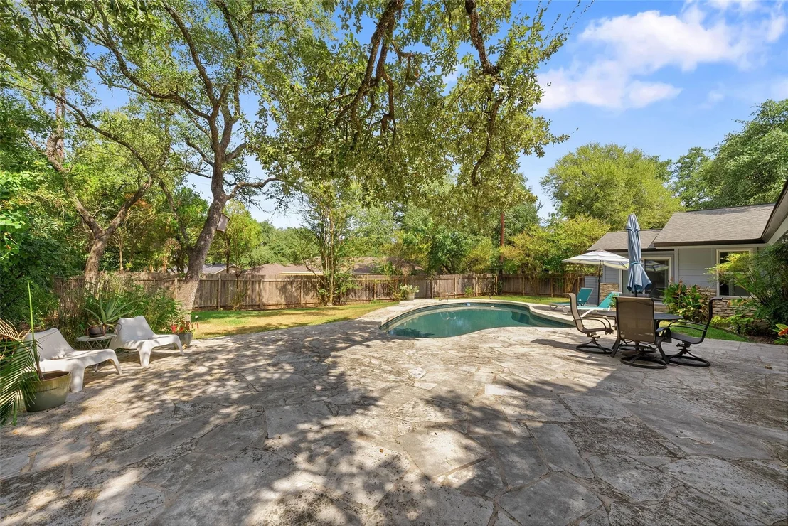Photo of 8808 Point West DR