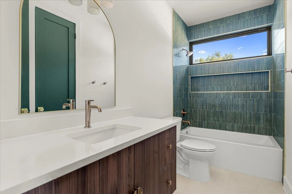 Photo of 1711 Crown DR