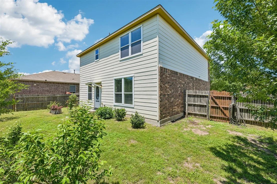 Photo of 140 Lynn Crest BND