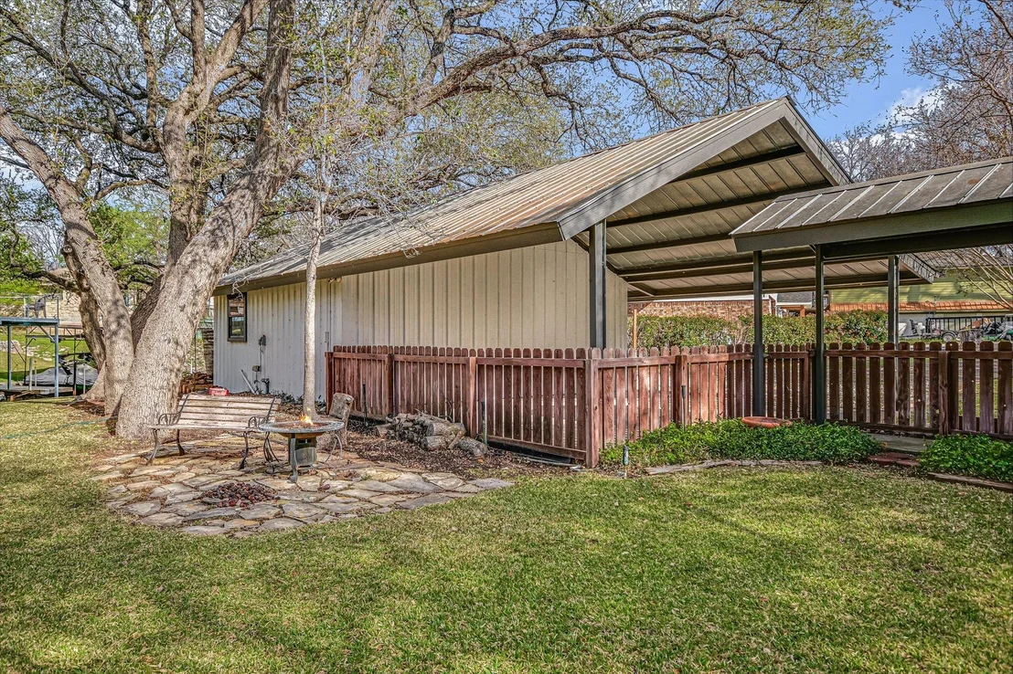 Photo of 611 Thurman CIR