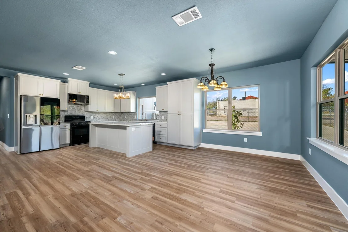 Photo of 1205 W Avenue G