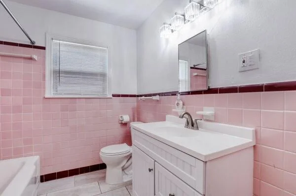 Photo of 607 W North Loop BLVD