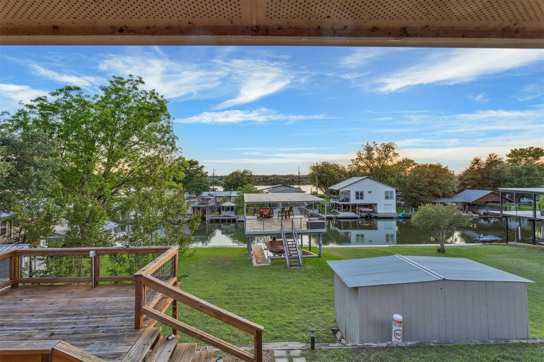 Photo of 702 Liveoak RD