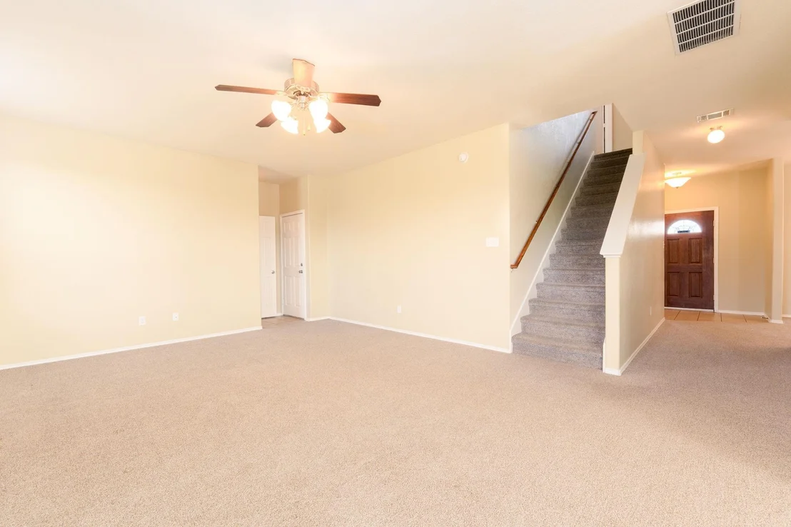 Photo of 2001 Isabelle DR