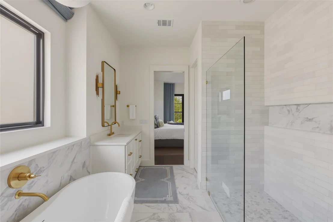 Photo of 705 W 10th ST