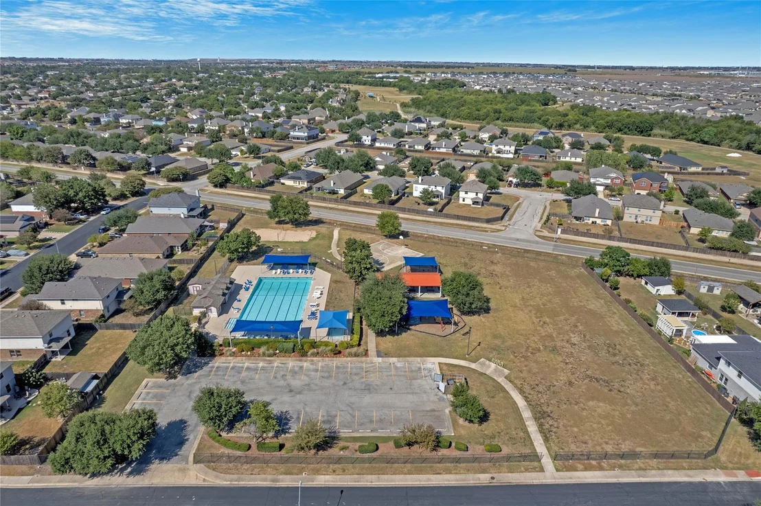 Photo of 111 S Creekbend DR
