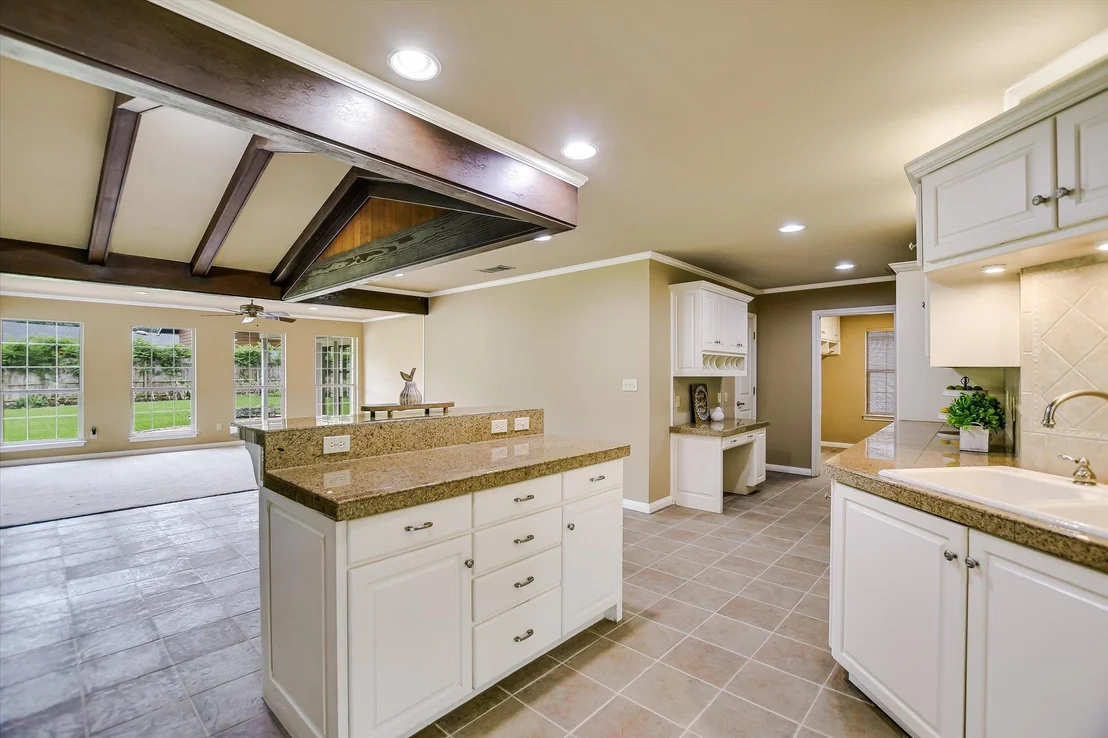 Photo of 4011 N Hills DR