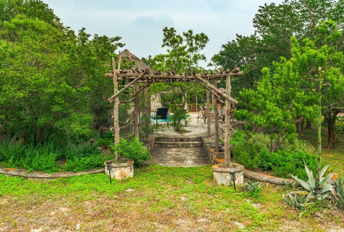 Photo of 1218 Oakwood LOOP
